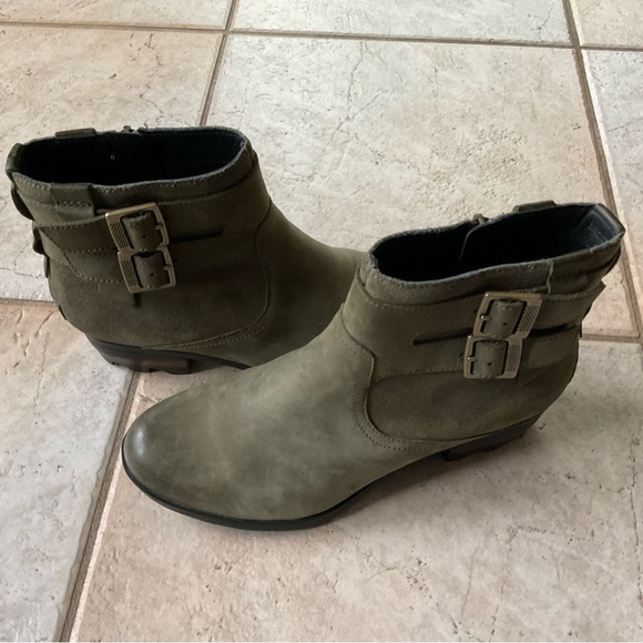 Sorel ankle boots, size 8, deep olive green - Picture 7 of 10